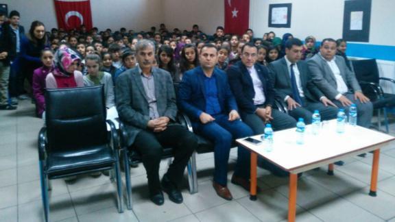Salkımbağı Ortaokulunda 15 Temmuz Demokrasi Zaferi ve Şehitleri Anma Konferansı düzenlendi.