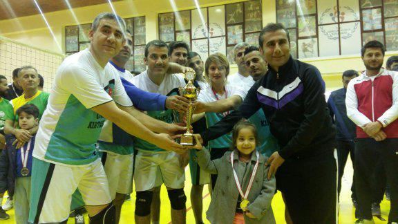 Adıyaman Genelinde 30 Okul Arasında Düzenlenen Voleybol Turnuvasında Girne Ortaokulu İkinci Oldu