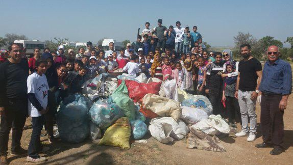 Öğrenciler Mesire Alanında 1 Kamyon Çöp Topladı