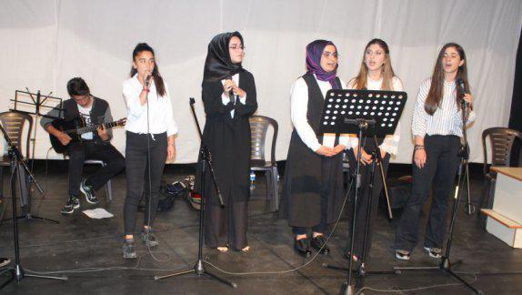 Kahta Anadolu Lisesi Öğrencilerinden Şiir Ve Müzik Dinletisi