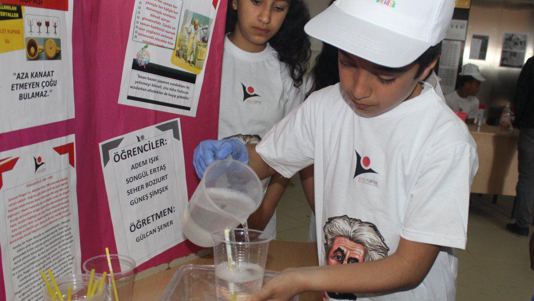 Öğrenciler, Bilim Şenliğinde Projelerini Sergiledi