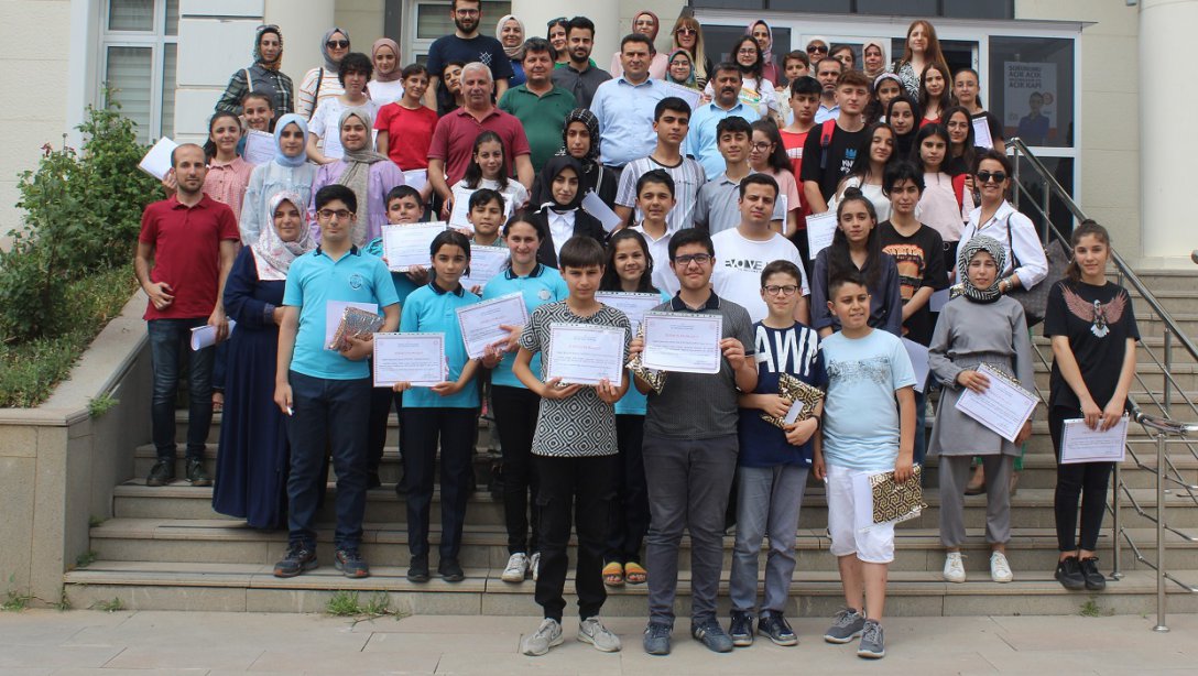 Dil Festivalinde Başarılı Olan Öğrencileri Ödüllendirildi