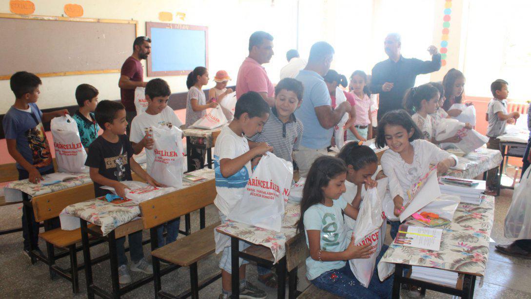 Köy Okulu Öğrencilerine Kırtasiye Yardımı Yapıldı