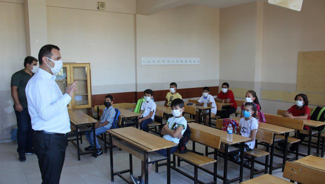 Kahta'da yaklaşık 33 bin öğrenci ders başı yaptı