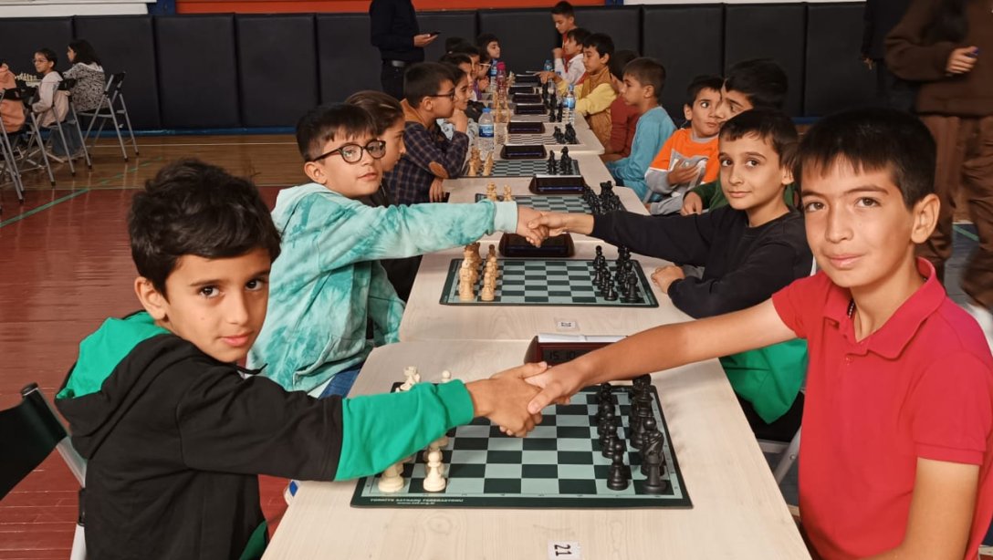 Cumhuriyet Satranç Turnuvası Düzenlendi