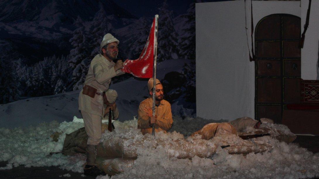 Sarıkamış'ın Kahramanları Tiyatro Sahnesinde Anıldı