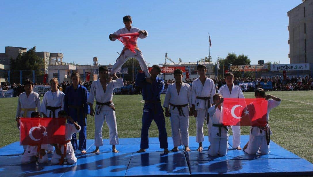 Cumhuriyet Bayramı Kahta'da Coşkuyla Kutlandı